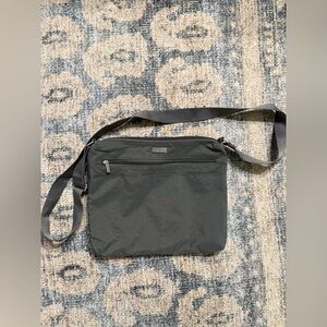 BAGGALLINI Large Zipper Crossbody‎ Bag Grey Pristine Condition